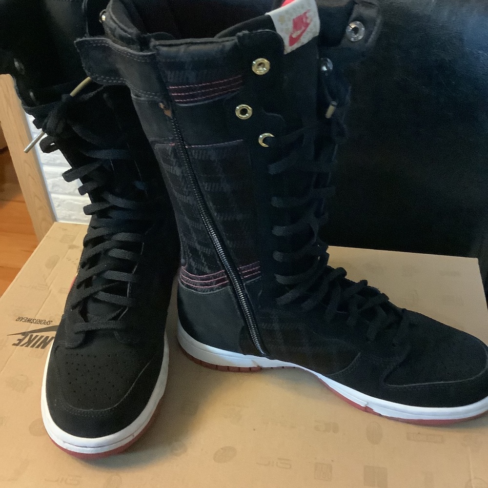 Calf High Nike Dunk Boots size 5Y or Women 7